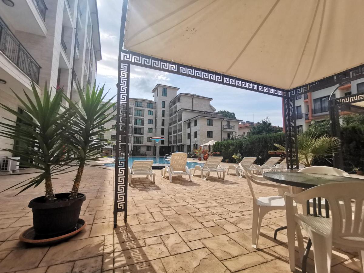 Pool Apartment Amadeus Lux Slantchev Briag Extérieur photo
